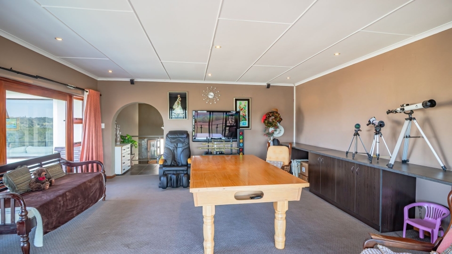 4 Bedroom Property for Sale in Bonza Bay Eastern Cape